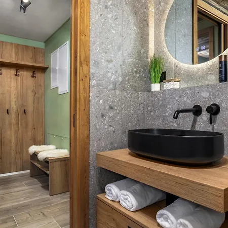 Mountain No 209-corso Harrachov, High Speed Wi-fi, Ambilight Smart Tv, Netflix, Youtube, Free Parking, Private Bike Storage Apartment Harrachov